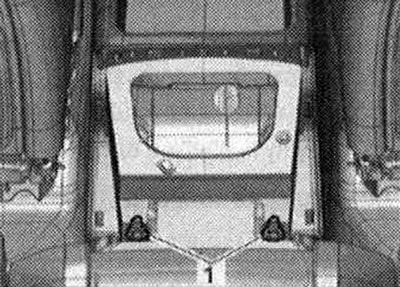 Kompl s telefónom/mobilom: odpojiť el. konektor. Nadvihnite stredovú konzolu, vytiahnite ju z…