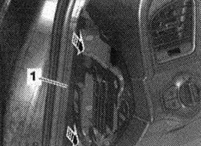 Премахване на задната плоча на А-колоната