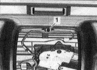 Vyčistite uvoľňovaciu páčku «80-200», aby ste zabránili kontaminácii stropného panelu. Presuňte…