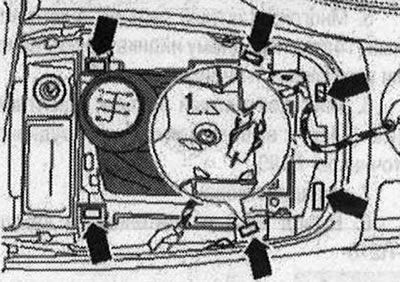 Vypnite zapaľovanie. Použitý multimediálny systém «E380» je zaistený v stredovej konzole pružinami…