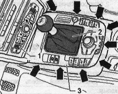 Odstráňte ovládací panel «1» - klíma, nastavenia a odskrutkujte kryt «2» páky prevodovky smerom…