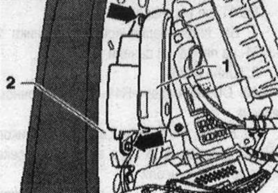 Rádio «R» sa nachádza za ľavým obložením kufra. Pri výmene použitej položky vyberte funkciu…