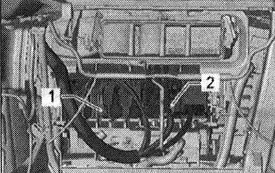На контролния блок на комуникационната електроника 1 «J794» има съединители към интерфейса T4ap «1»…