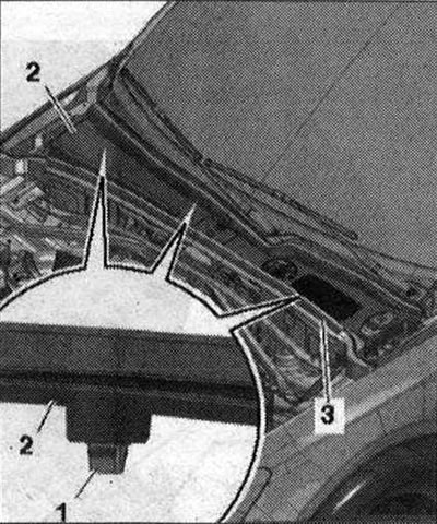 Изключете запалването. Свалете рамената на чистачките на предното стъкло. Отстранете уплътнението…