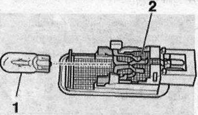 Vyberte žiarovku «1» na zadnej strane svetla príručnej skrinky z objímky «2».