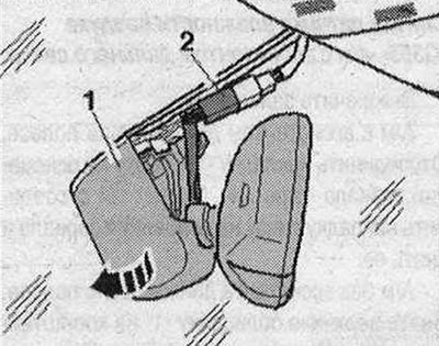 Изключете и извадете конектор «2» от гнездото. Завъртете вътрешното огледало на скоба «1» обратно…