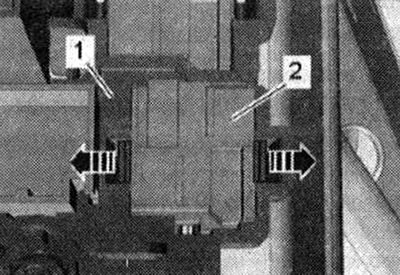 Odblokujte svorky «šípky» a zatlačte reléovú jednotku «2» späť z držiaka «1». Odstráňte poistkovú…