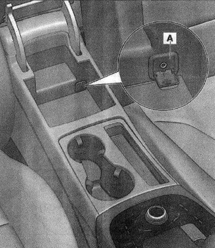Място за монтаж: В централната конзола. Само за автомобили с AUX конектор.