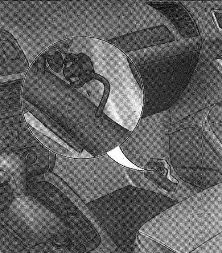 638. Точка за заземяване на дясната А-колона