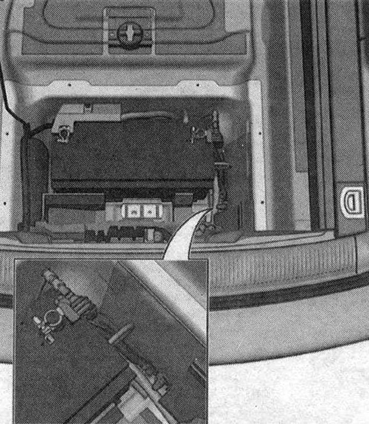 624. Контакт със земята близо до стартерна батерия