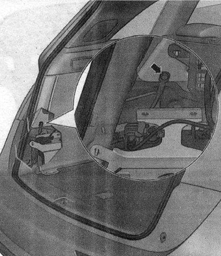 676. Точка за заземяване 2 в багажника на лявата «стрелка»