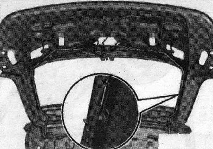 53. Точка за заземяване в капака на багажника отдясно